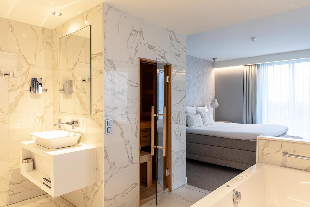 ฟาน เดอร์ ฟาล์ก โฮเทล โกรนิงเงน - ฮุกเกิร์ก Hotel Eelderwolde ภายนอก รูปภาพ